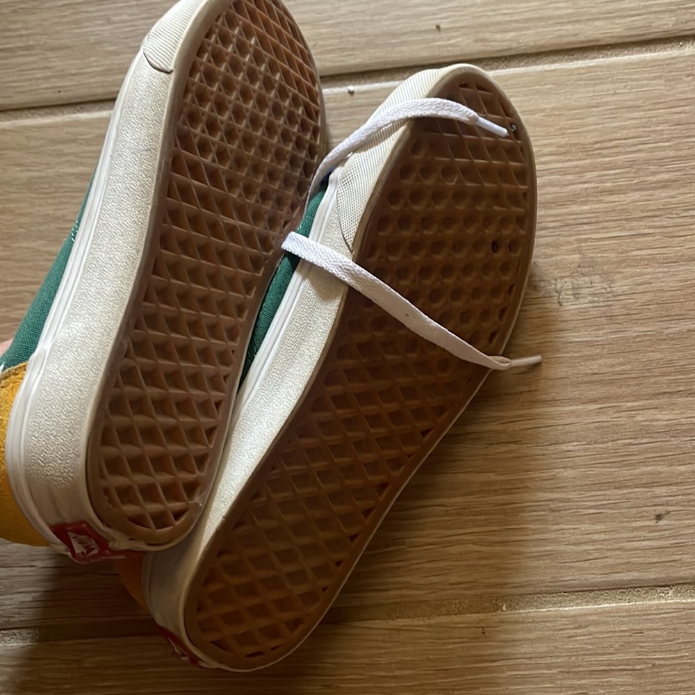 VANS - Picture 2 of 2